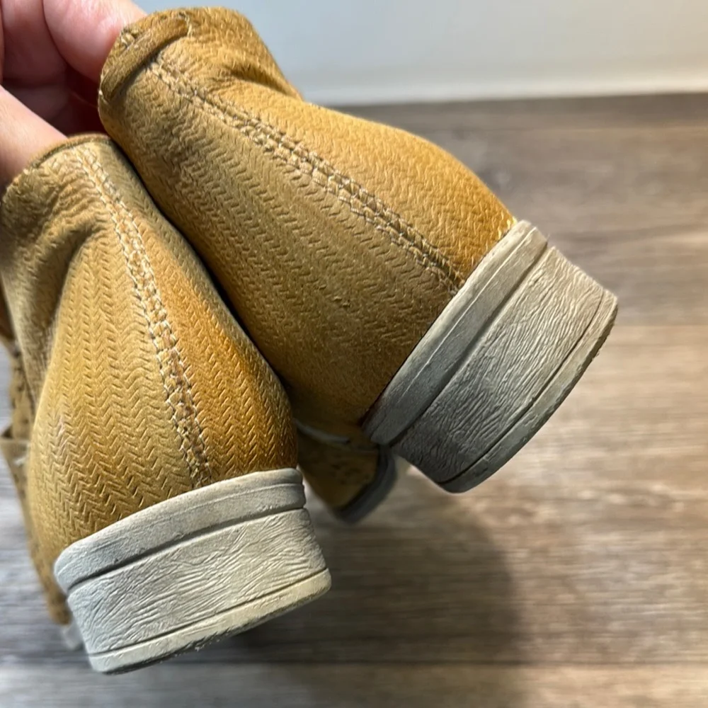 MJUS Stylish Tan Ankle Boots woman’s size 40 (s34)